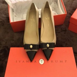 Beige & Black Bow Pump